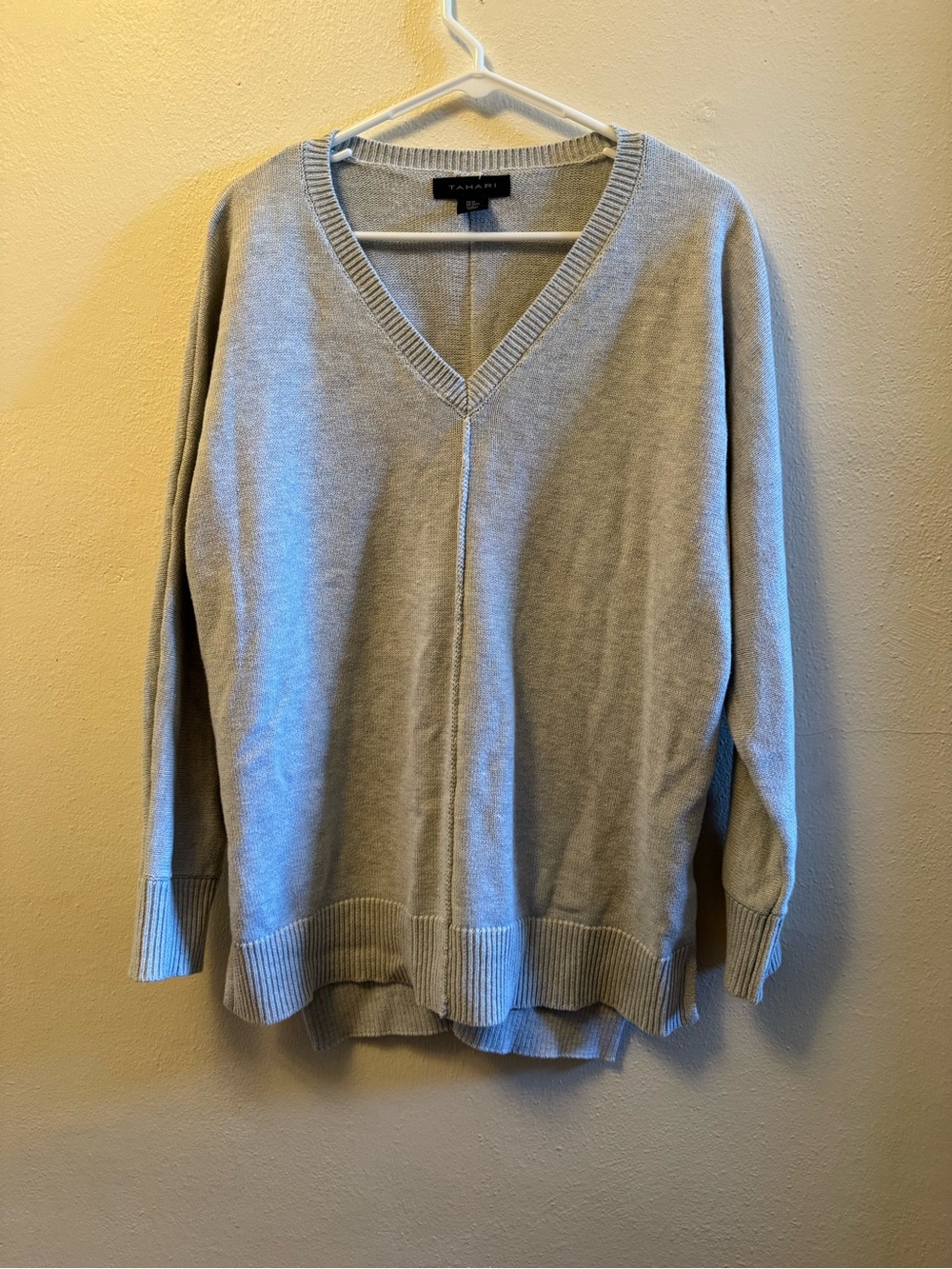 Tahari Beige Knit V-Neck Dolman Tunic Sweater Size M